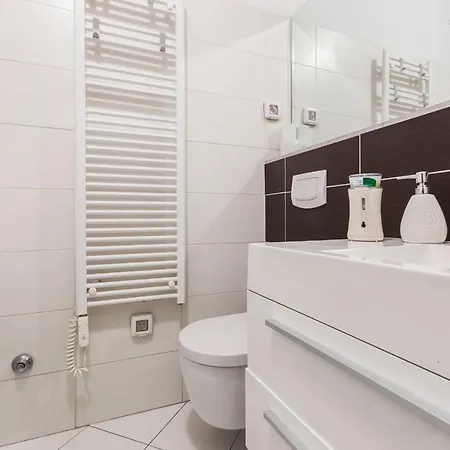 Hoplite 2br With Free Parking Apartment