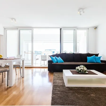Apartment Hoplite 2br With Free Parking *