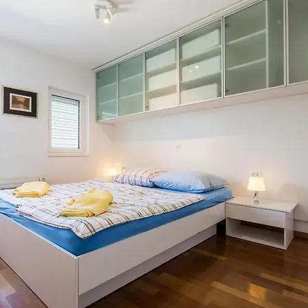 Hoplite 2br With Free Parking Apartment