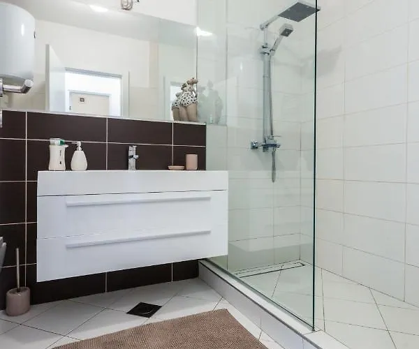 Hoplite 2br With Free Parking Apartamento