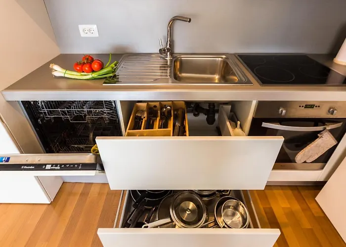 Hoplite 2br With Free Parking *